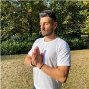 Professeur de Yoga (Vinyasa, Hatha, Yin) pour tout type de public adulte, niveau débutant à avancé